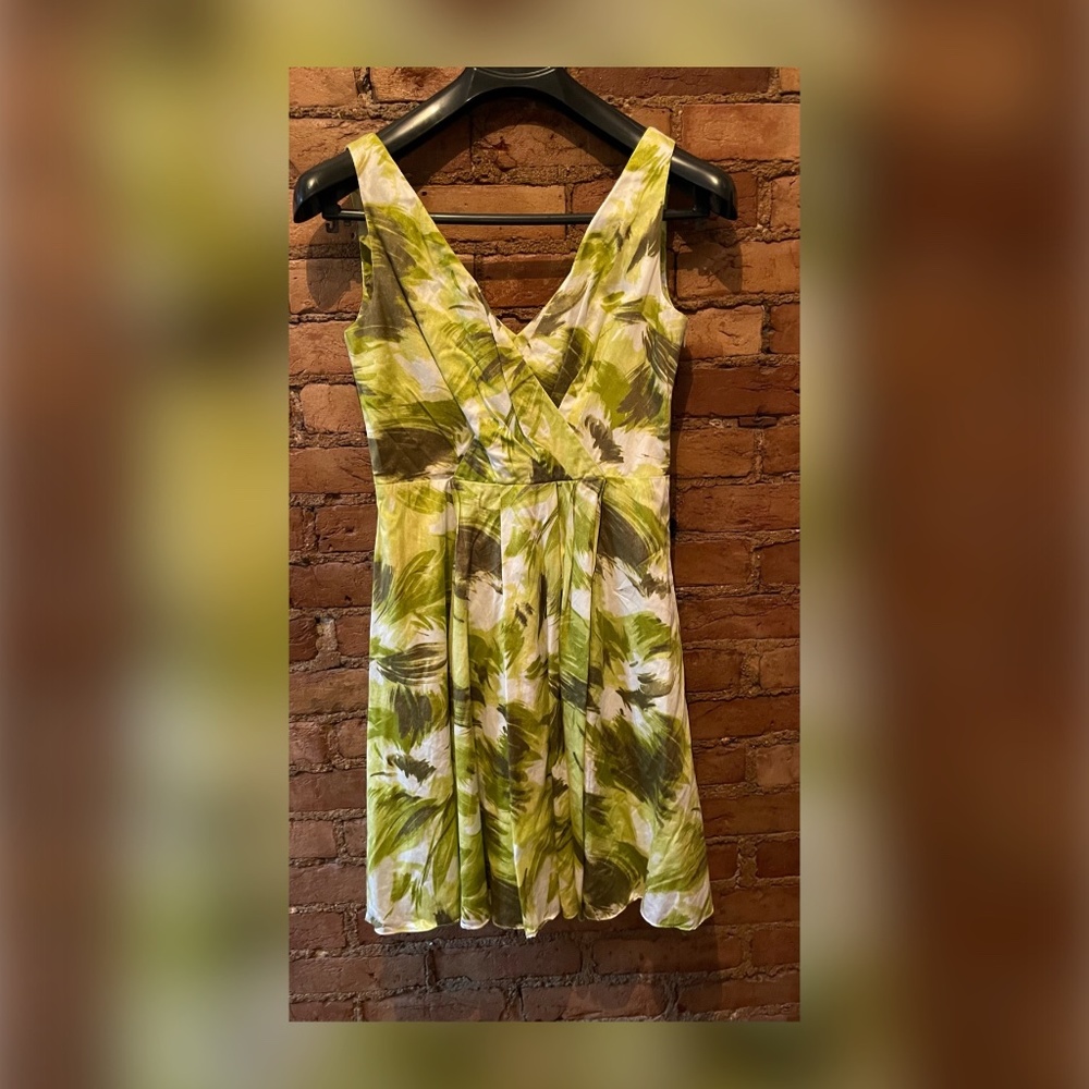 Ann Taylor Fit & Flare, Green/White Floral V-Neck Sleeveless Midi Dress …